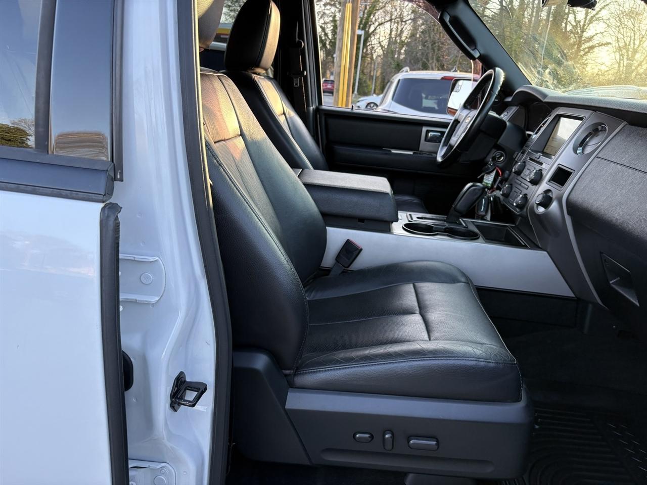 Ford Expedition XLT 4WD 2017