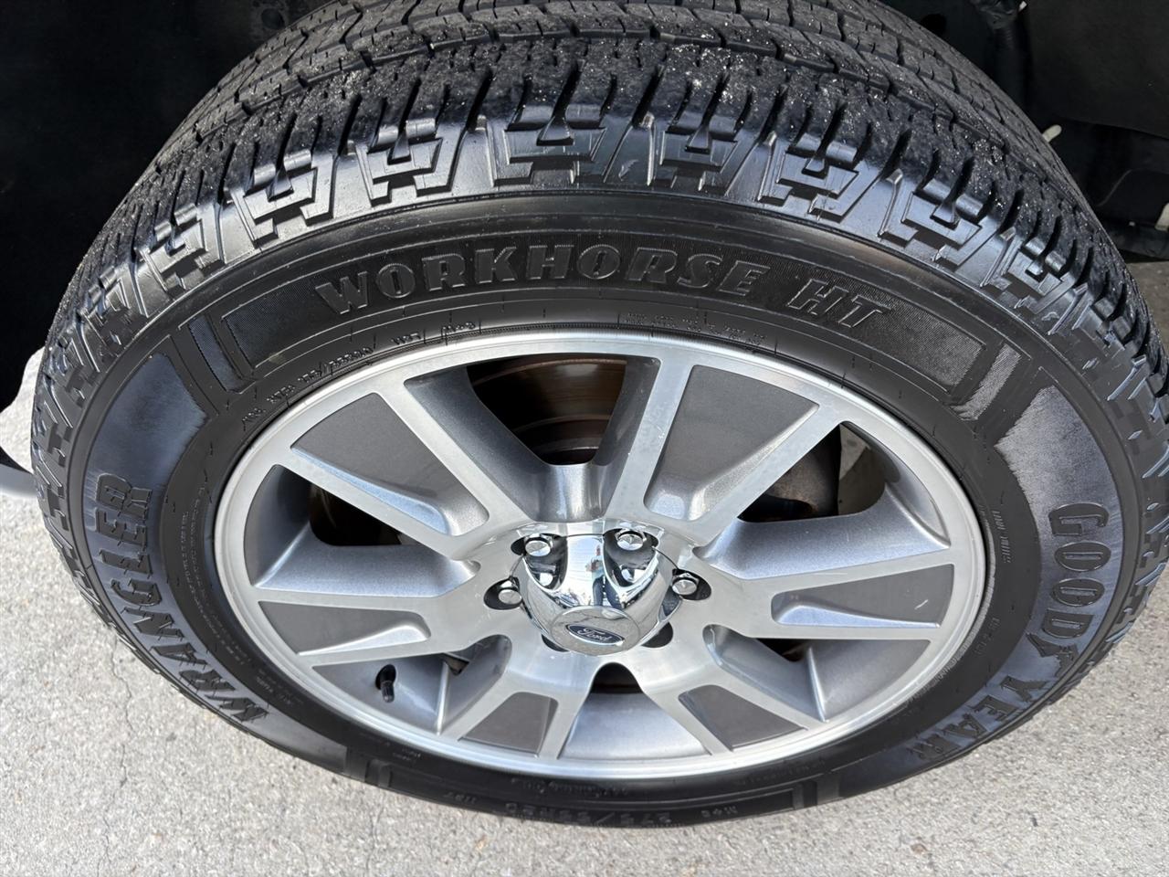 Ford Expedition XLT 4WD 2017