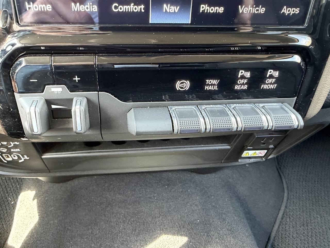 RAM 2500 Laramie Crew Cab SWB 4WD 2024