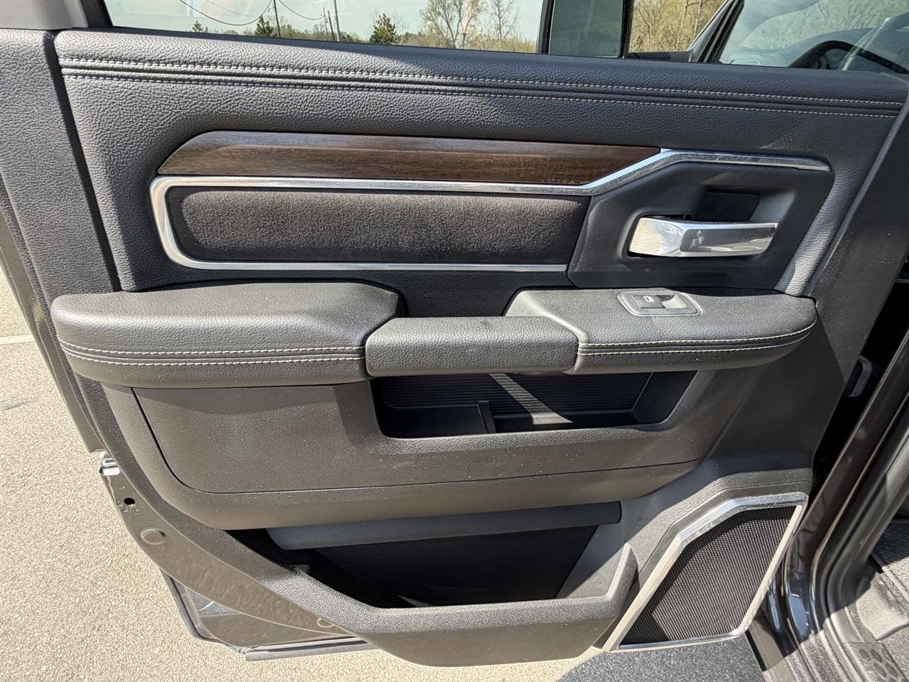 RAM 2500 Laramie Crew Cab SWB 4WD 2024