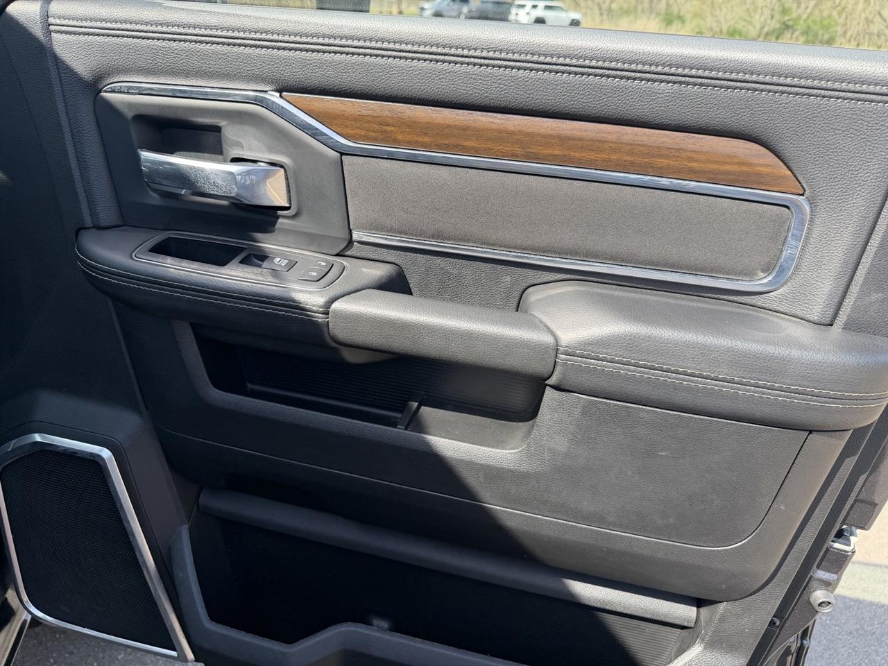 RAM 2500 Laramie Crew Cab SWB 4WD 2024