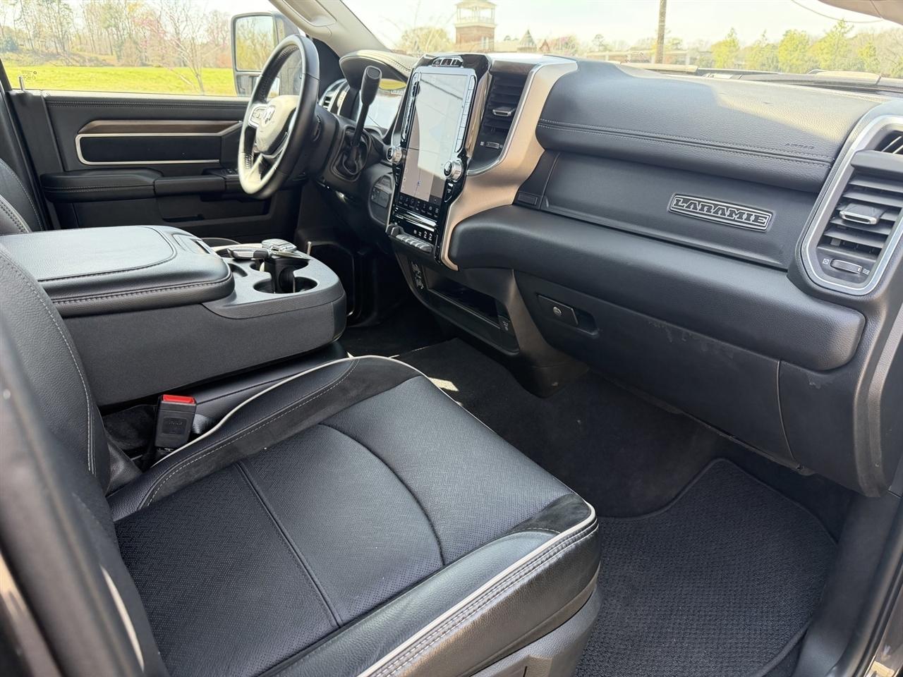 RAM 2500 Laramie Crew Cab SWB 4WD 2024