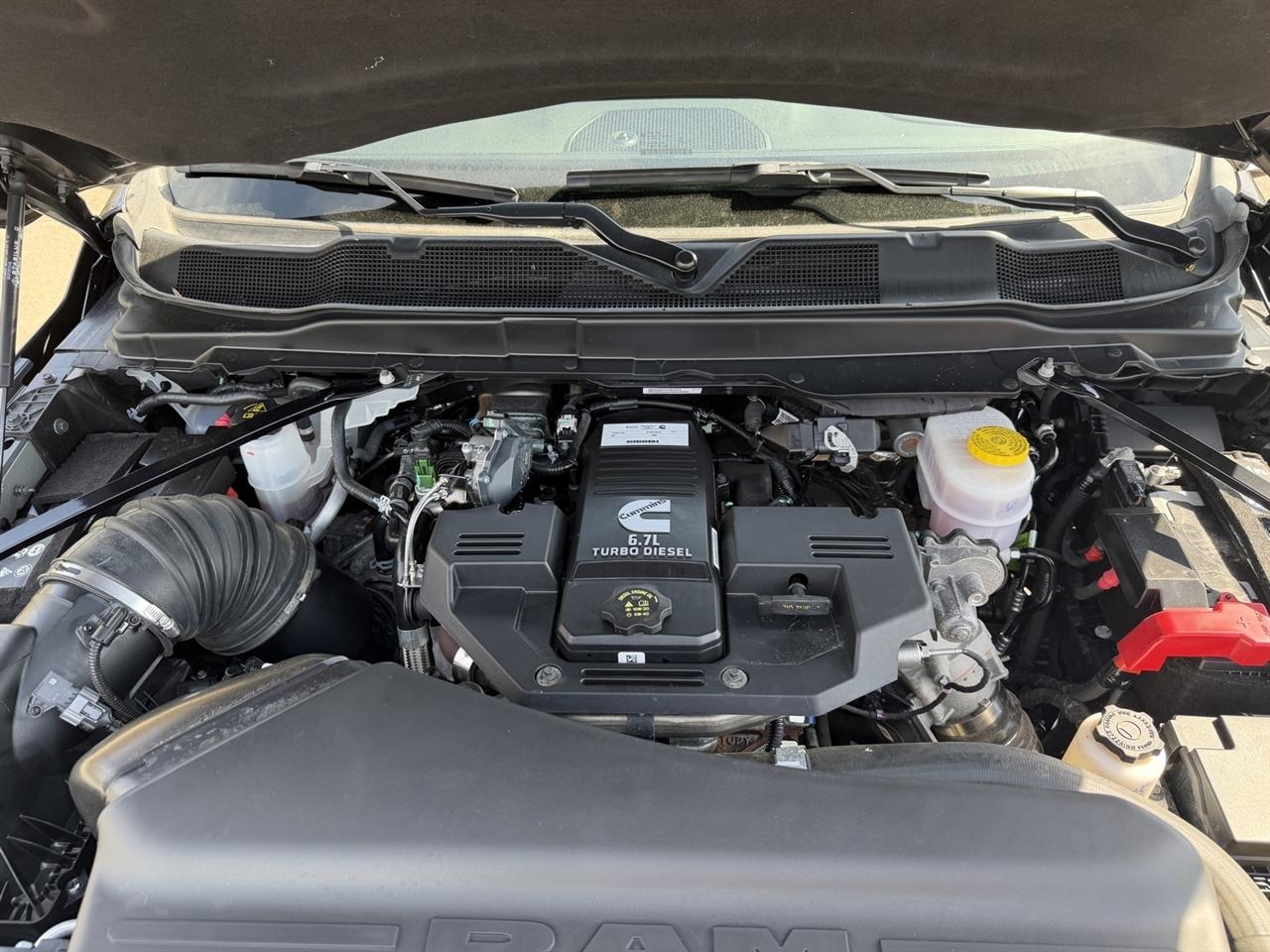 RAM 2500 Laramie Crew Cab SWB 4WD 2024