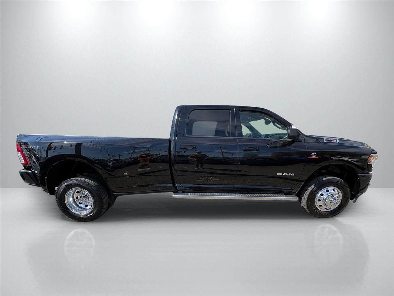 RAM 3500 Big Horn Crew Cab LWB 4WD DRW 2022