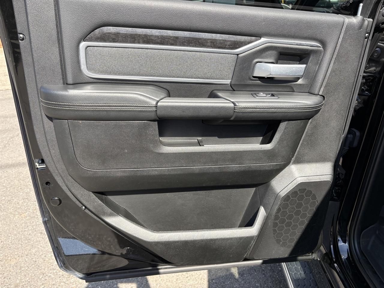 RAM 3500 Big Horn Crew Cab LWB 4WD DRW 2022