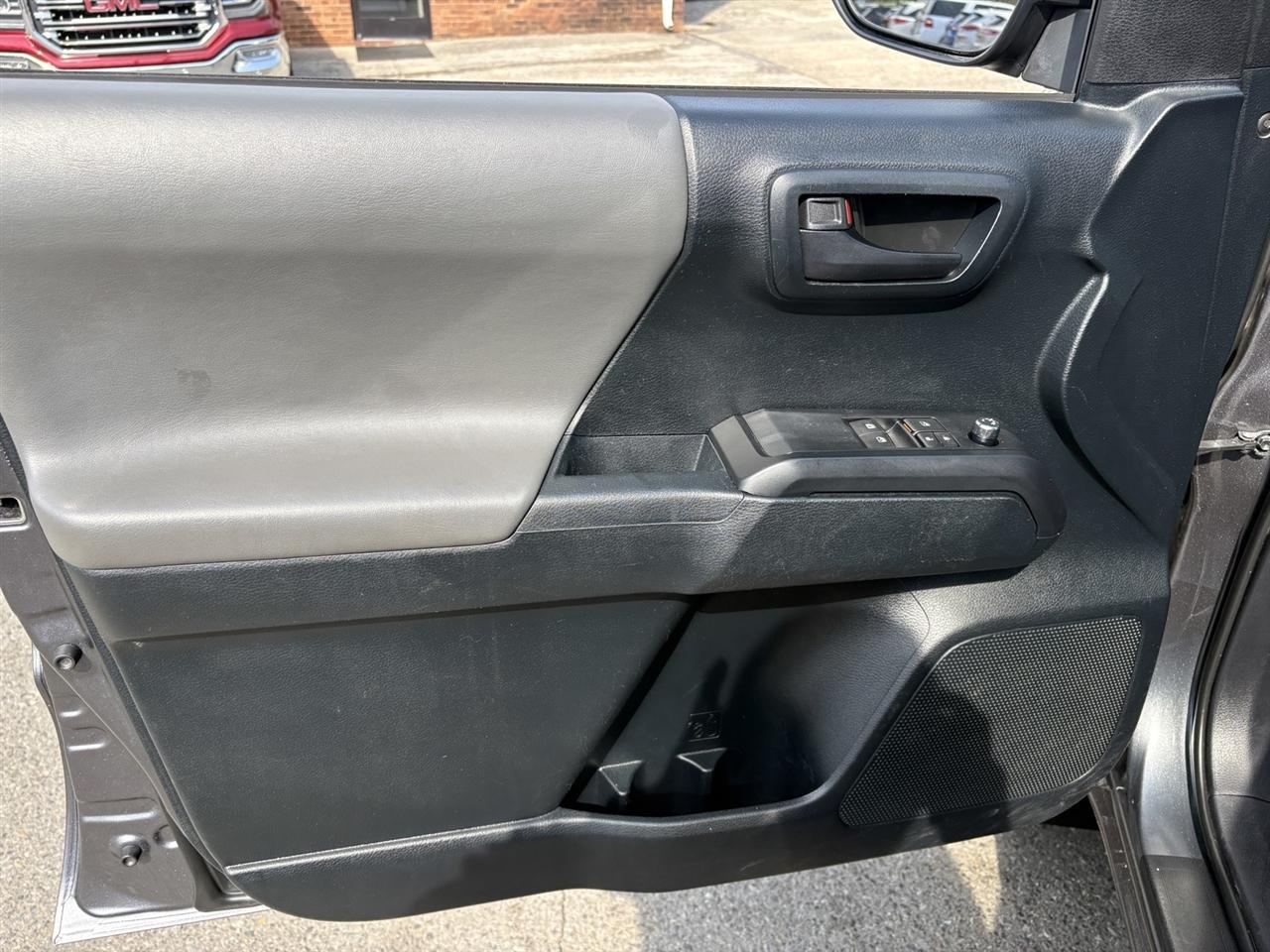 Toyota Tacoma SR5 Access Cab I4 6AT 4WD 2016