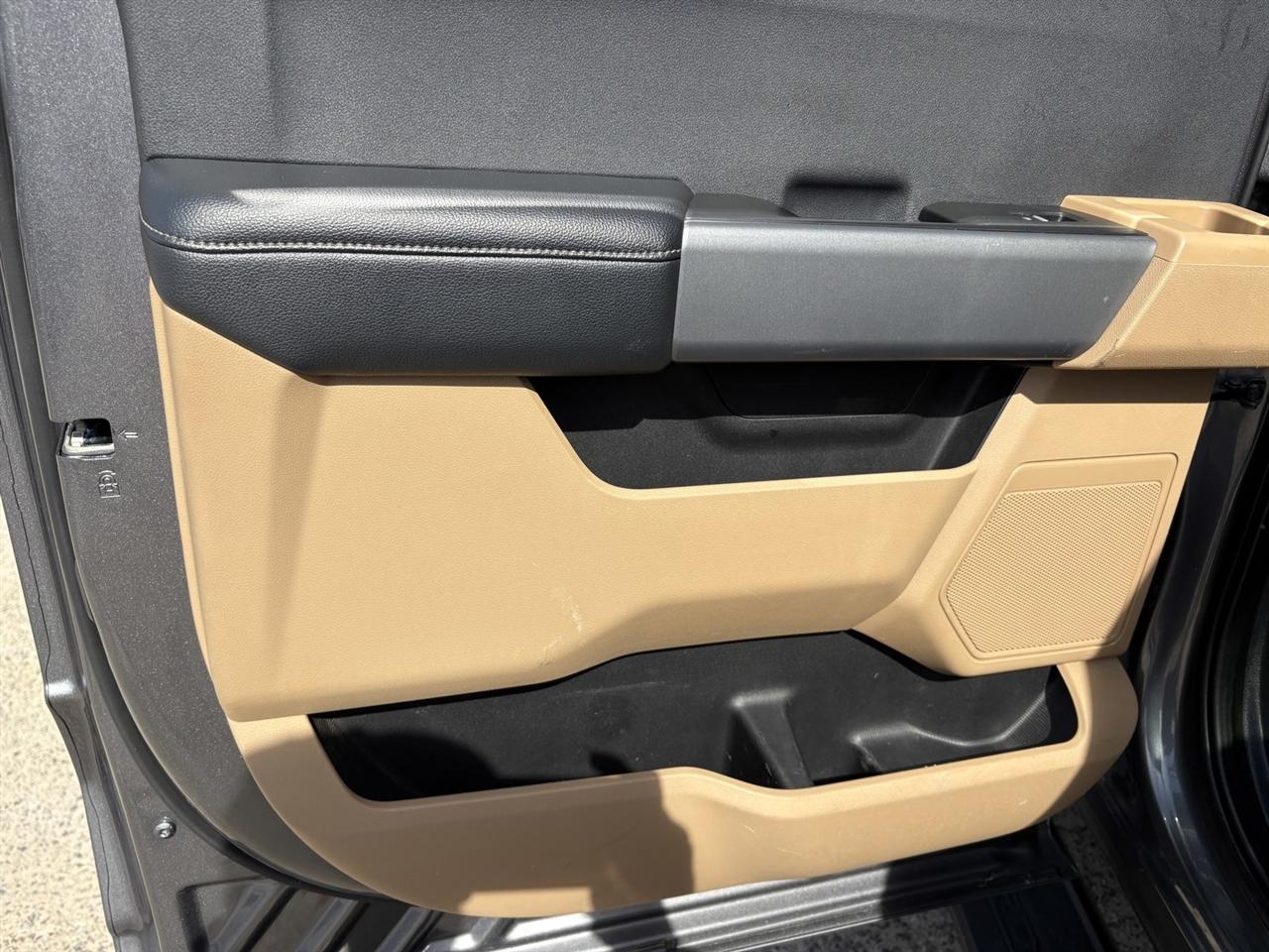 Ford F-250 SD Platinum Crew Cab 4WD 2024