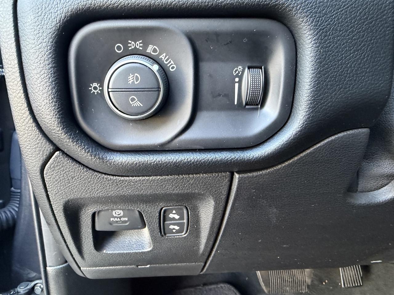 RAM 1500 Big Horn Crew Cab SWB 4WD 2020