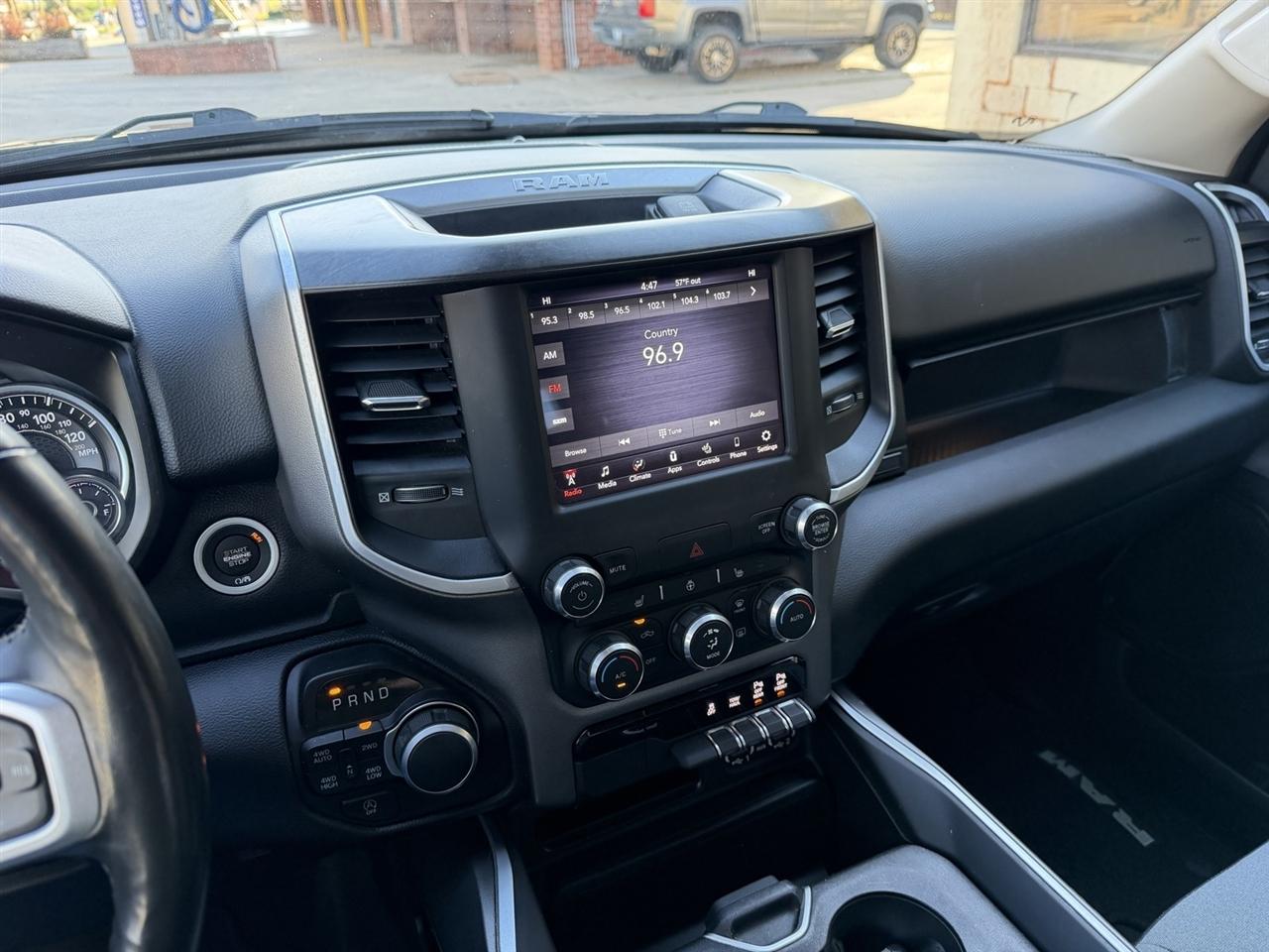 RAM 1500 Big Horn Crew Cab SWB 4WD 2020