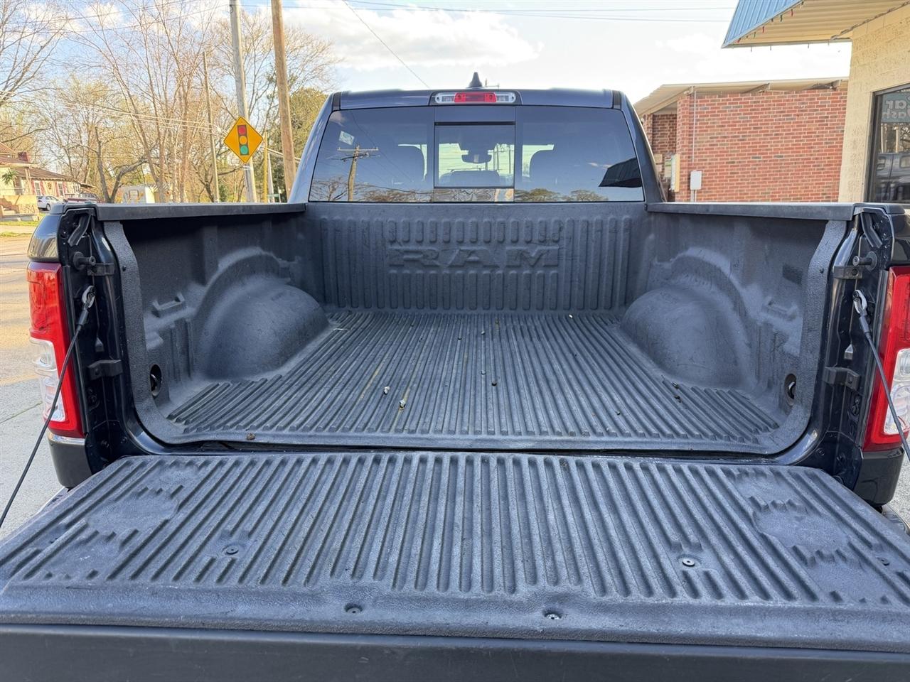 RAM 1500 Big Horn Crew Cab SWB 4WD 2020