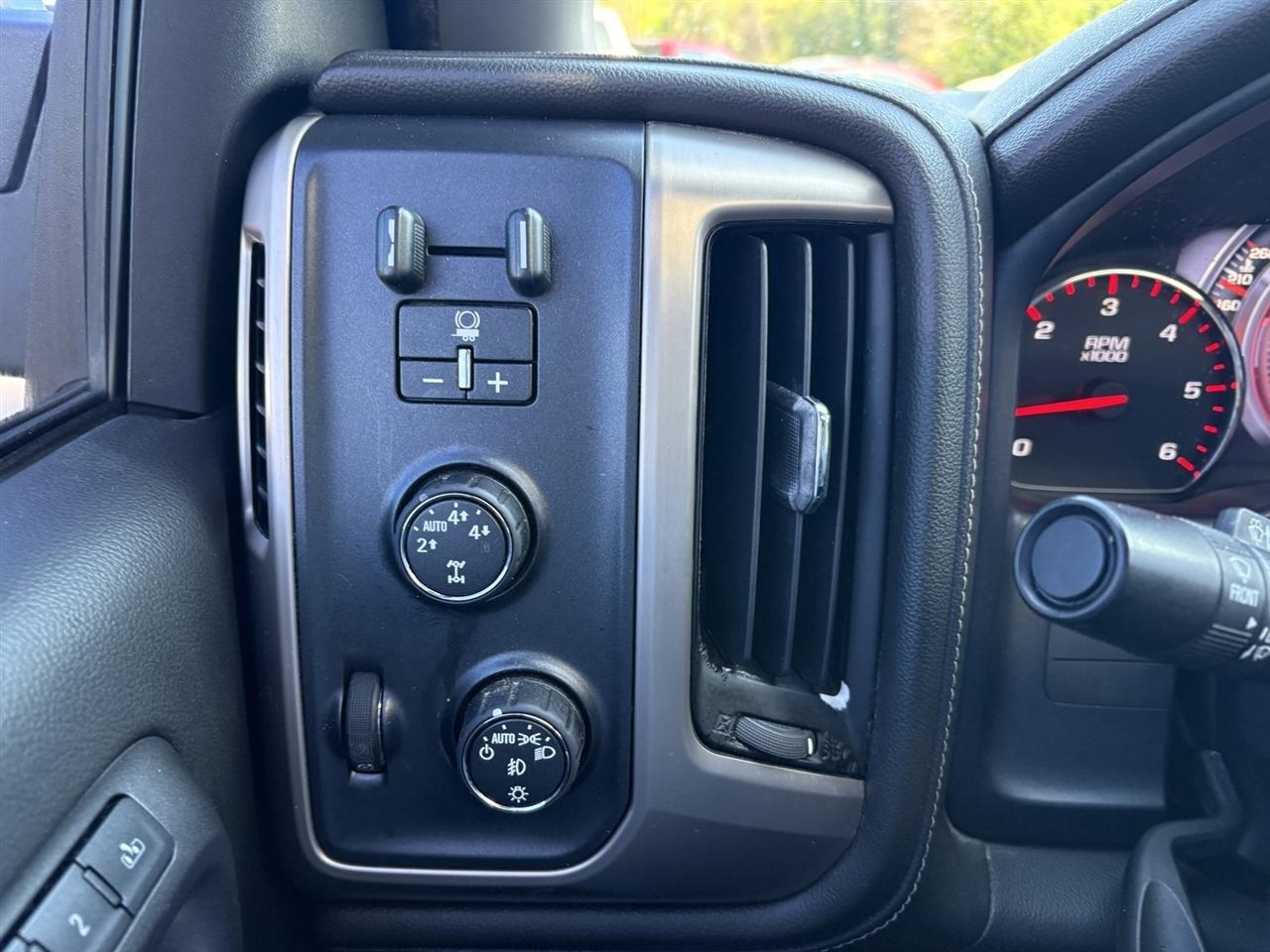 GMC Sierra 1500 Denali Crew Cab Long Box 4WD 2016