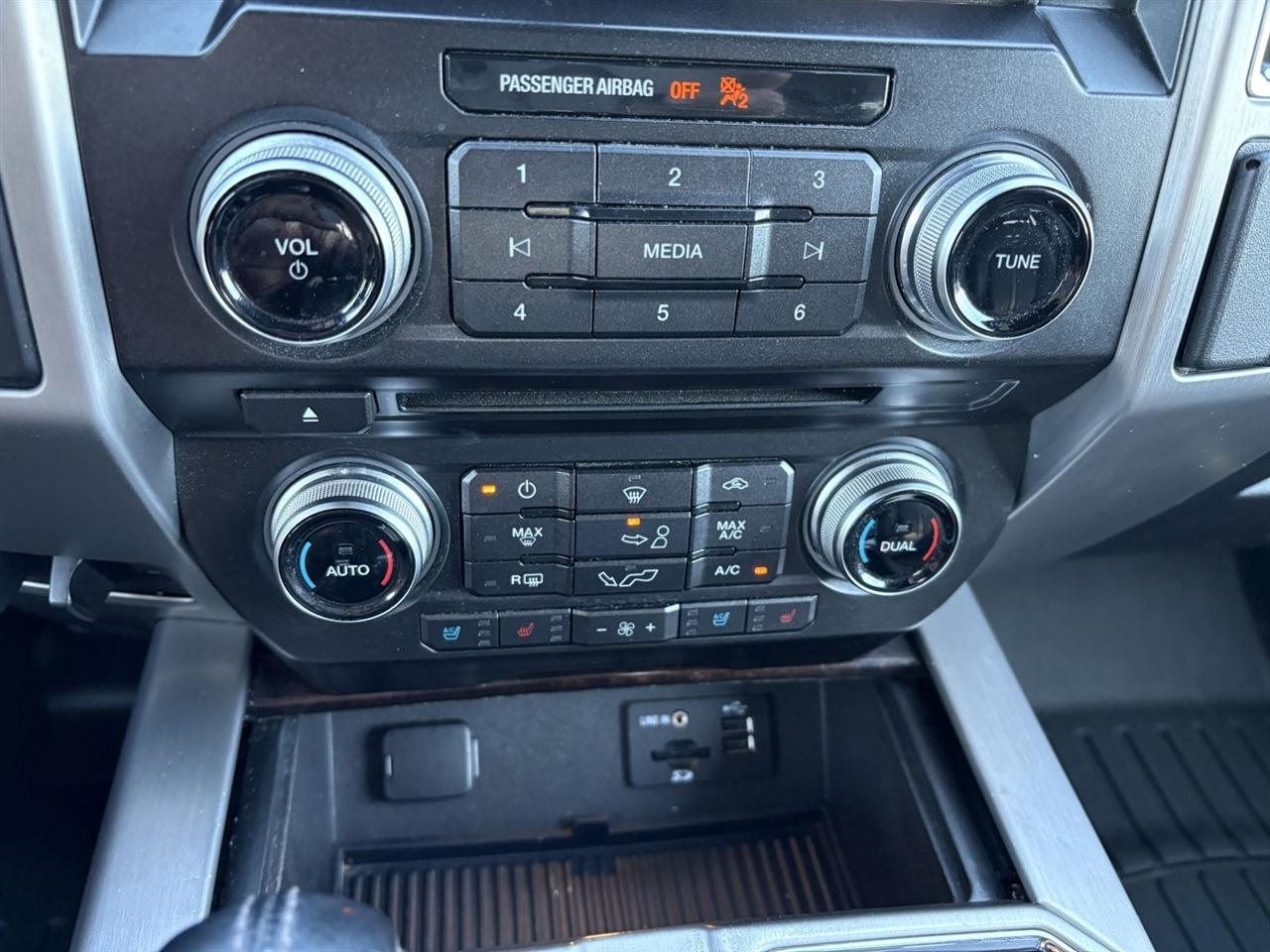 Ford F-150 Platinum 4WD SuperCrew 5.5' Box 2015