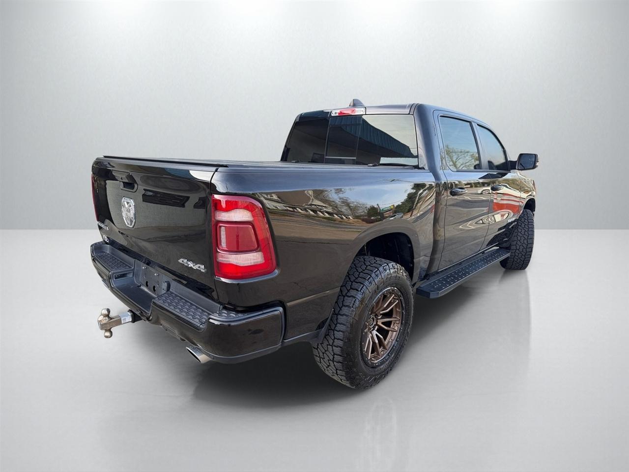 RAM 1500 Laramie Crew Cab SWB 4WD 2024
