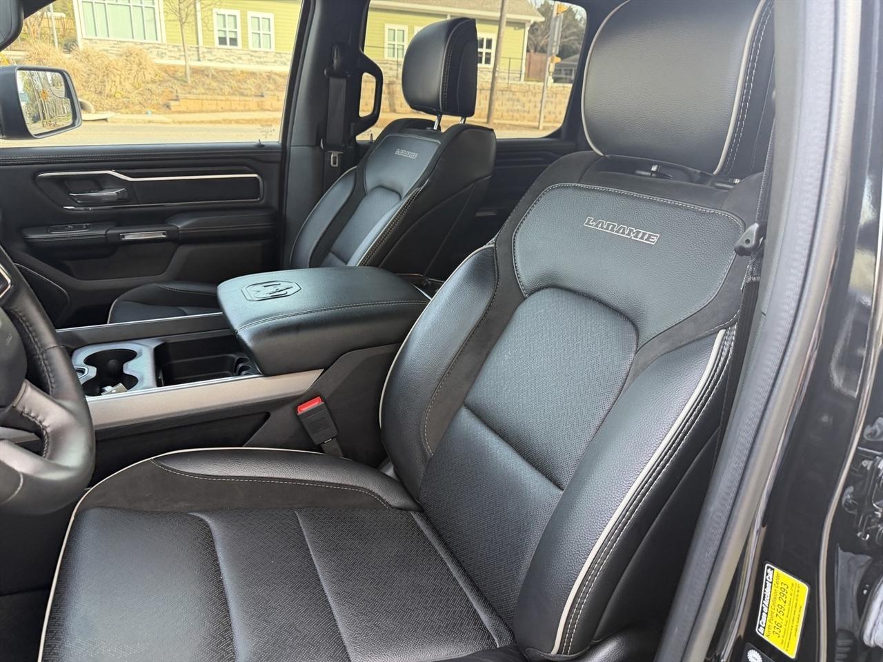 RAM 1500 Laramie Crew Cab SWB 4WD 2024