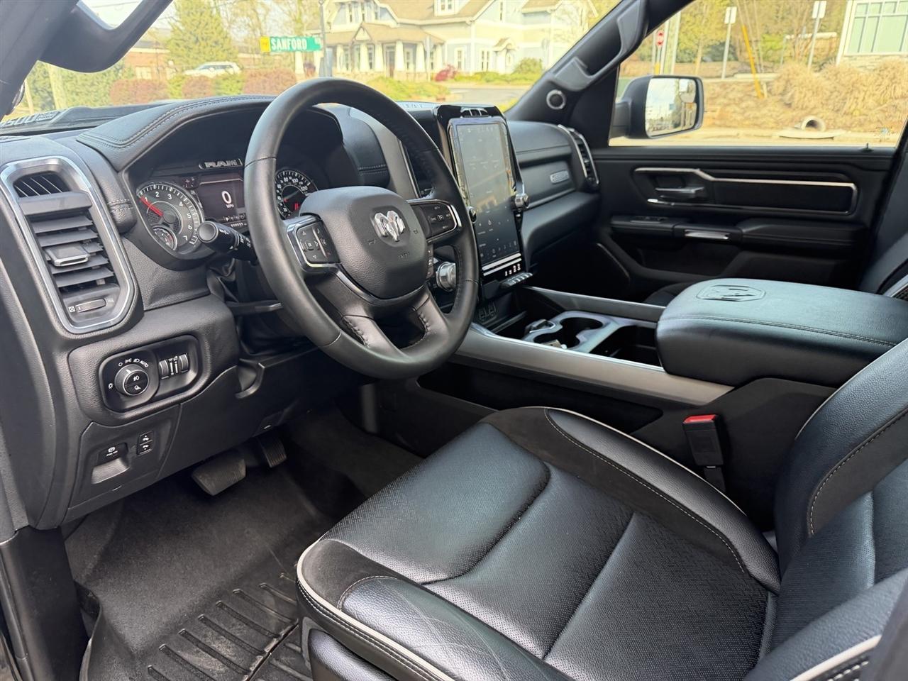 RAM 1500 Laramie Crew Cab SWB 4WD 2024