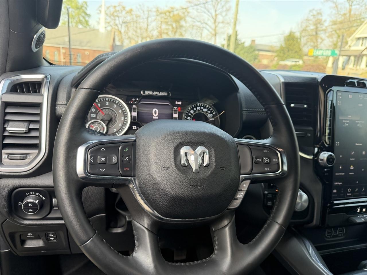 RAM 1500 Laramie Crew Cab SWB 4WD 2024