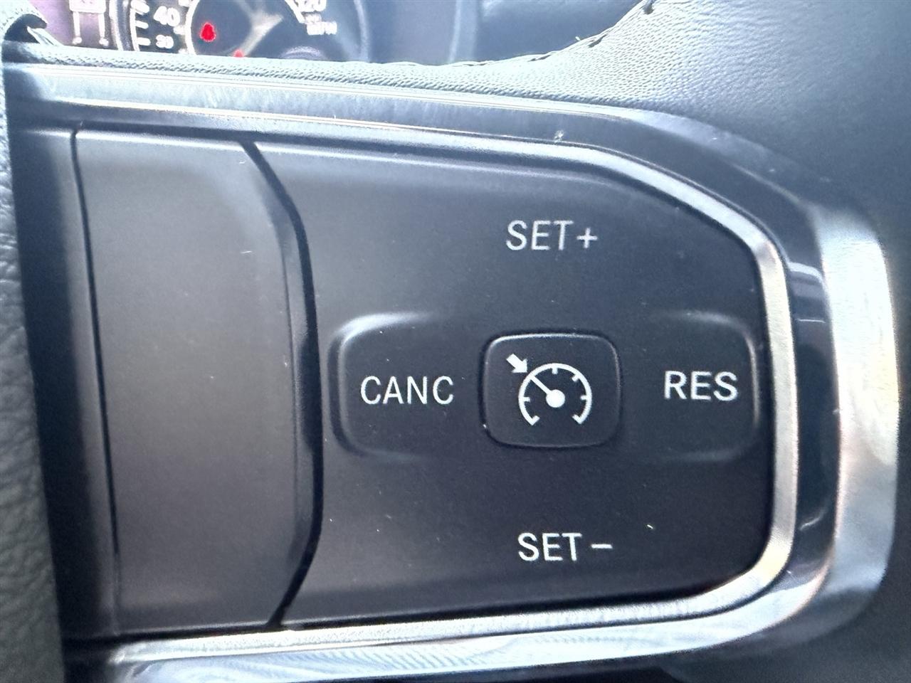 RAM 1500 Laramie Crew Cab SWB 4WD 2024