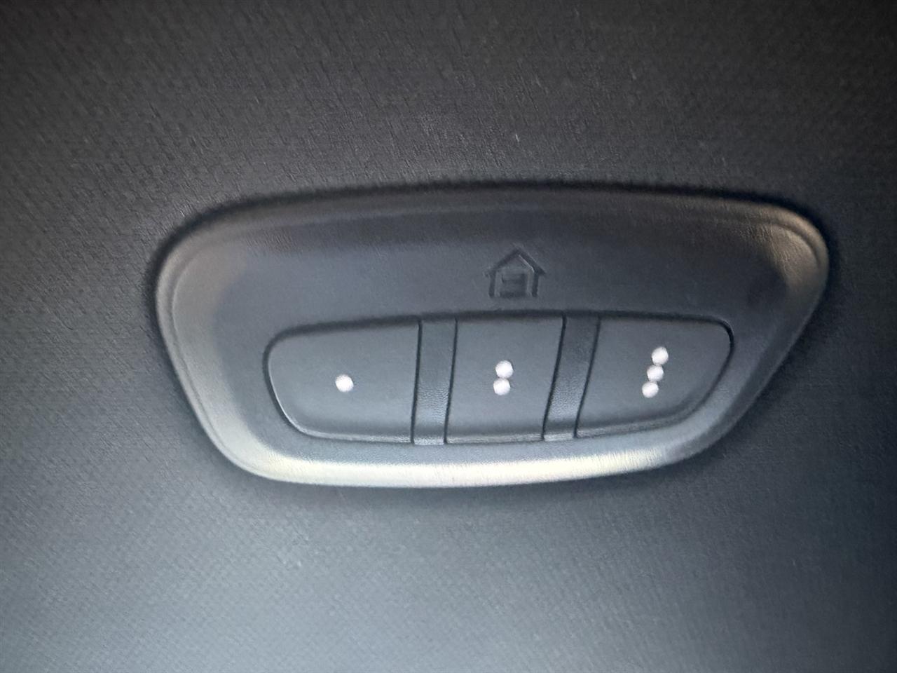 RAM 1500 Laramie Crew Cab SWB 4WD 2024