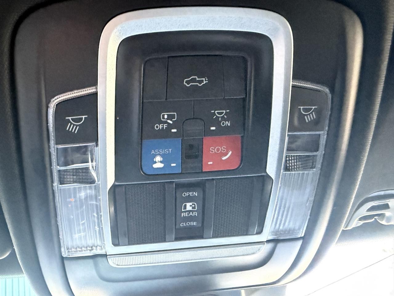 RAM 1500 Laramie Crew Cab SWB 4WD 2024