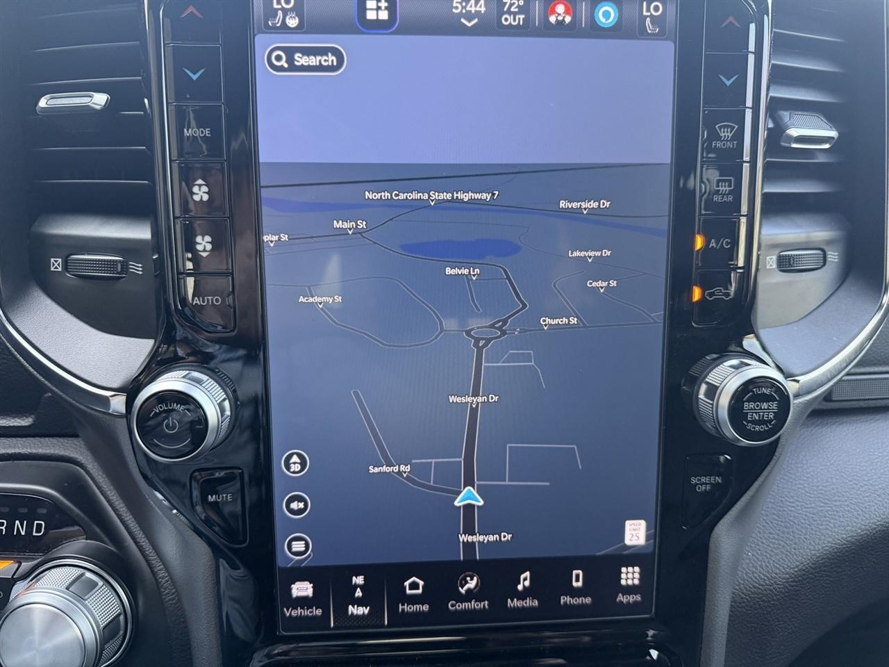 RAM 1500 Laramie Crew Cab SWB 4WD 2024