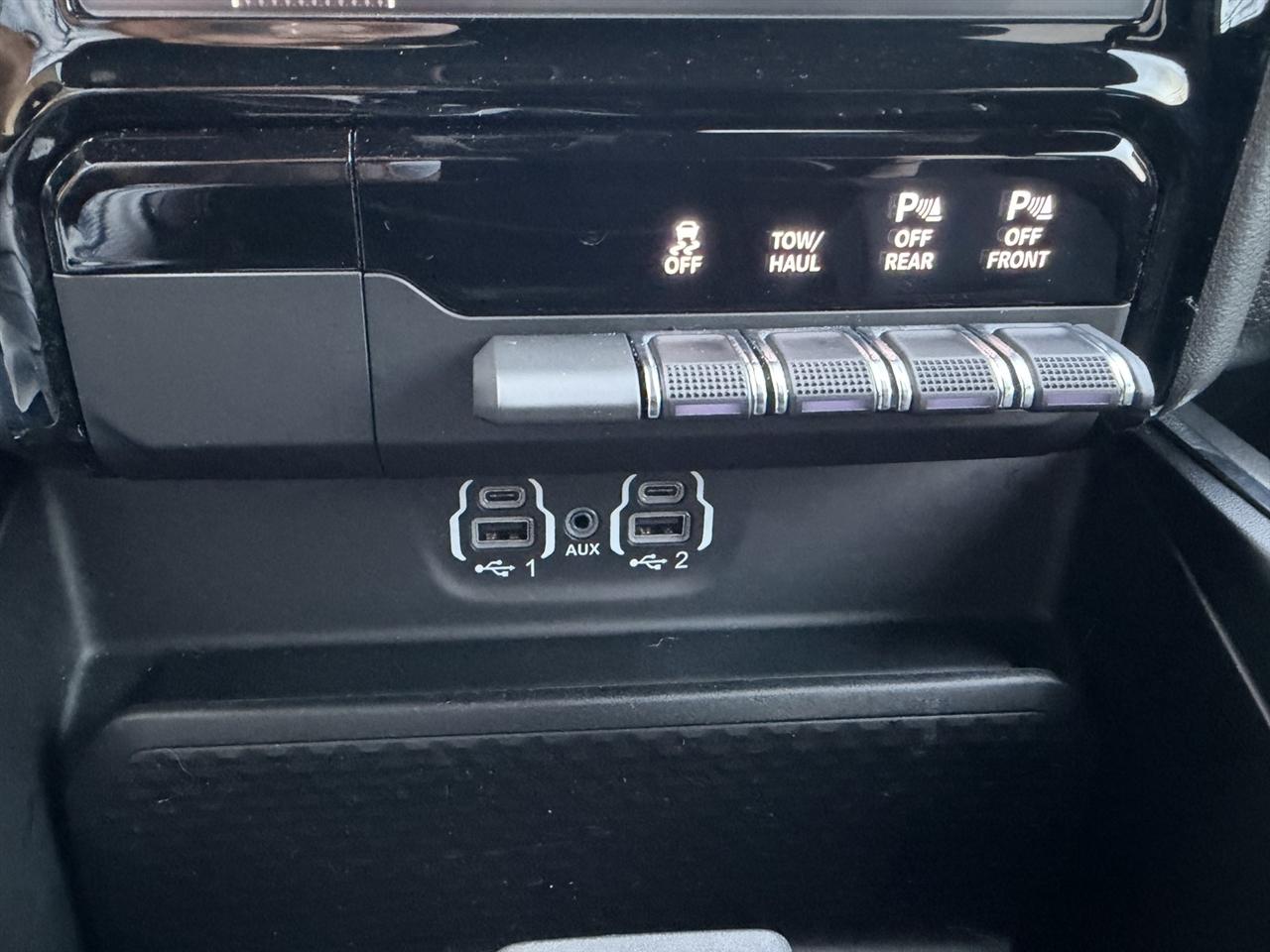 RAM 1500 Laramie Crew Cab SWB 4WD 2024