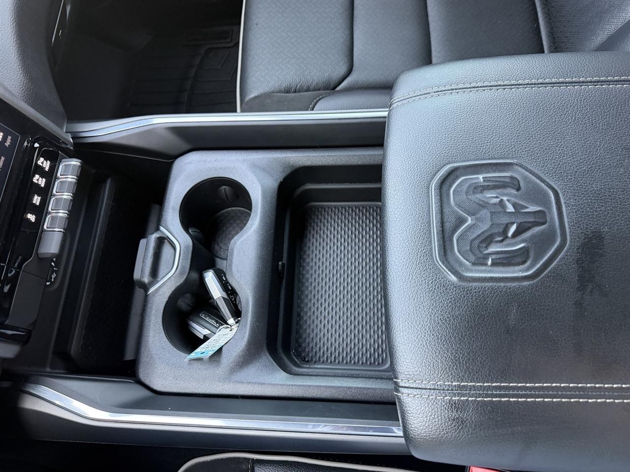 RAM 1500 Laramie Crew Cab SWB 4WD 2024