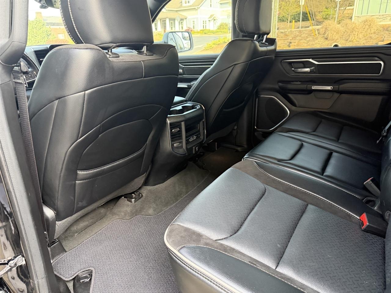 RAM 1500 Laramie Crew Cab SWB 4WD 2024