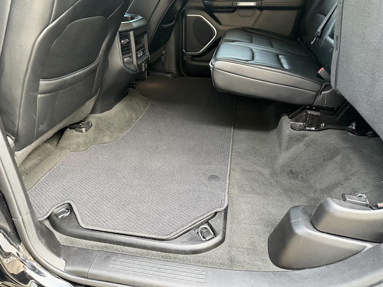 RAM 1500 Laramie Crew Cab SWB 4WD 2024