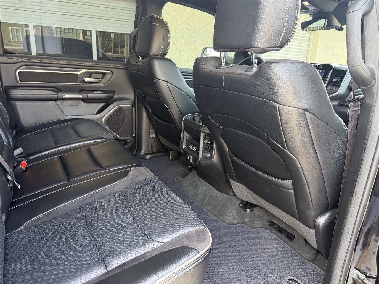 RAM 1500 Laramie Crew Cab SWB 4WD 2024