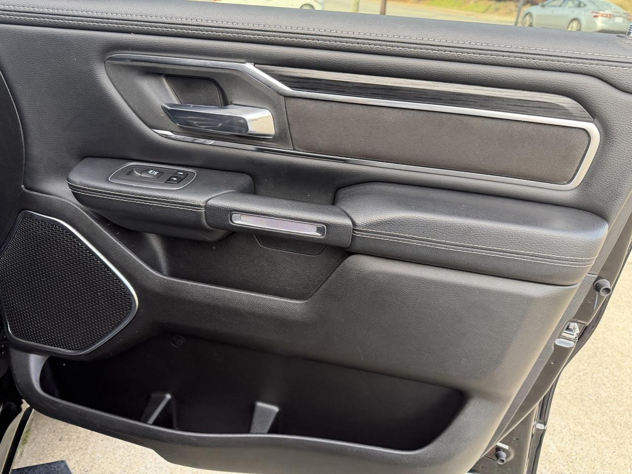 RAM 1500 Laramie Crew Cab SWB 4WD 2024