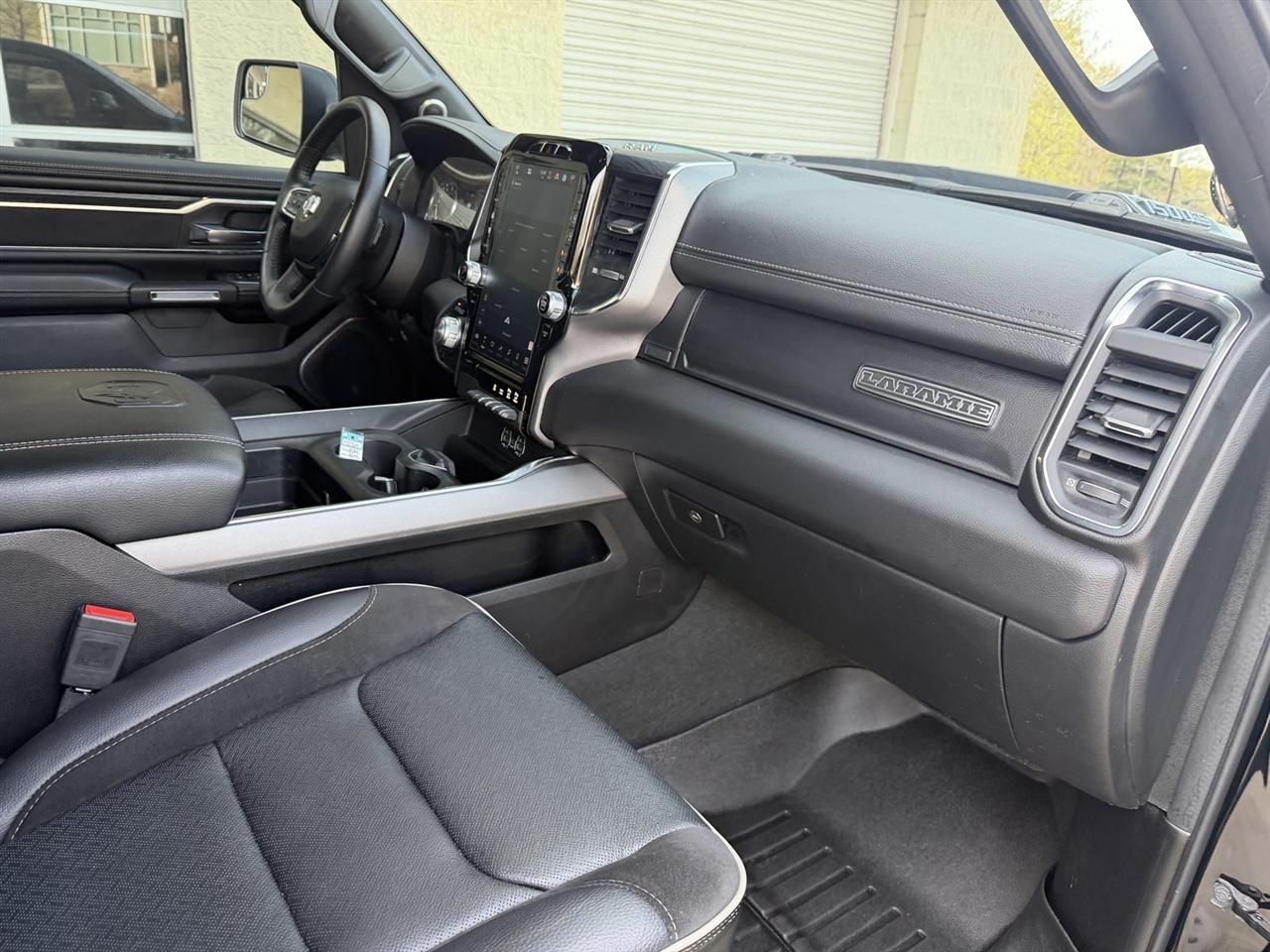 RAM 1500 Laramie Crew Cab SWB 4WD 2024