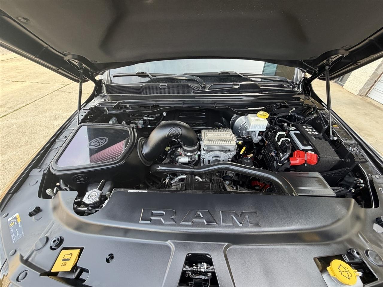 RAM 1500 Laramie Crew Cab SWB 4WD 2024