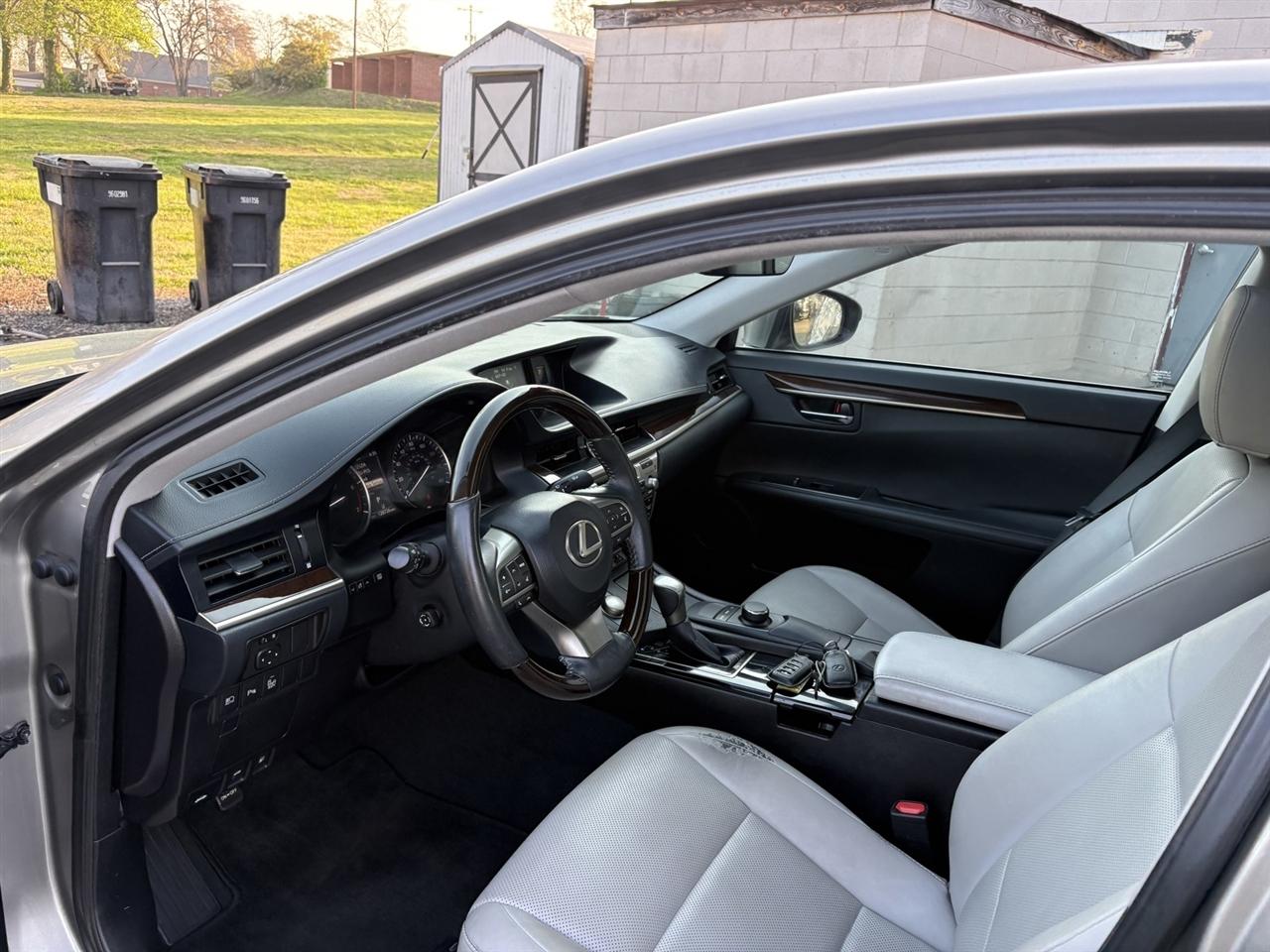 Lexus ES 350 Sedan 2017