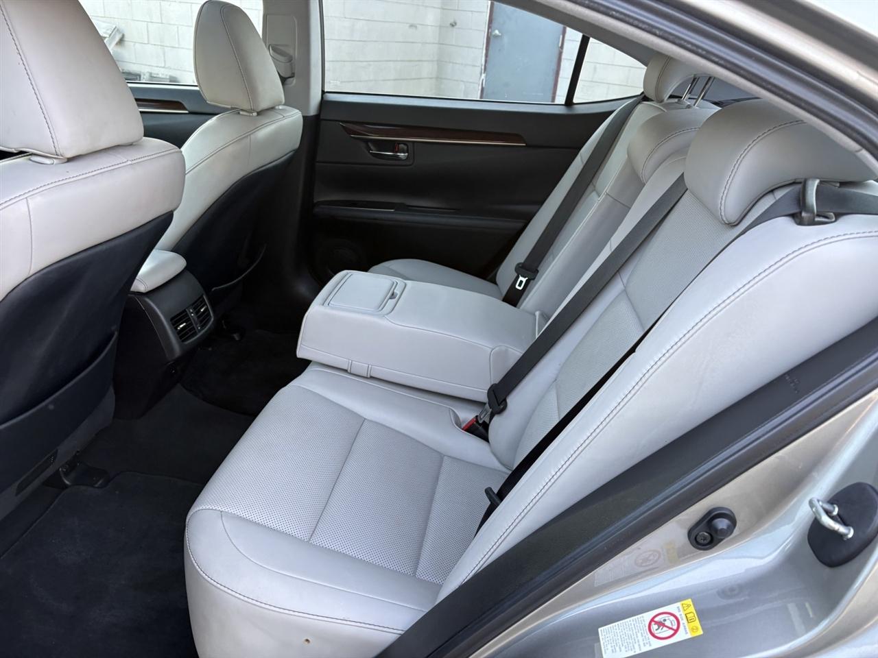 Lexus ES 350 Sedan 2017