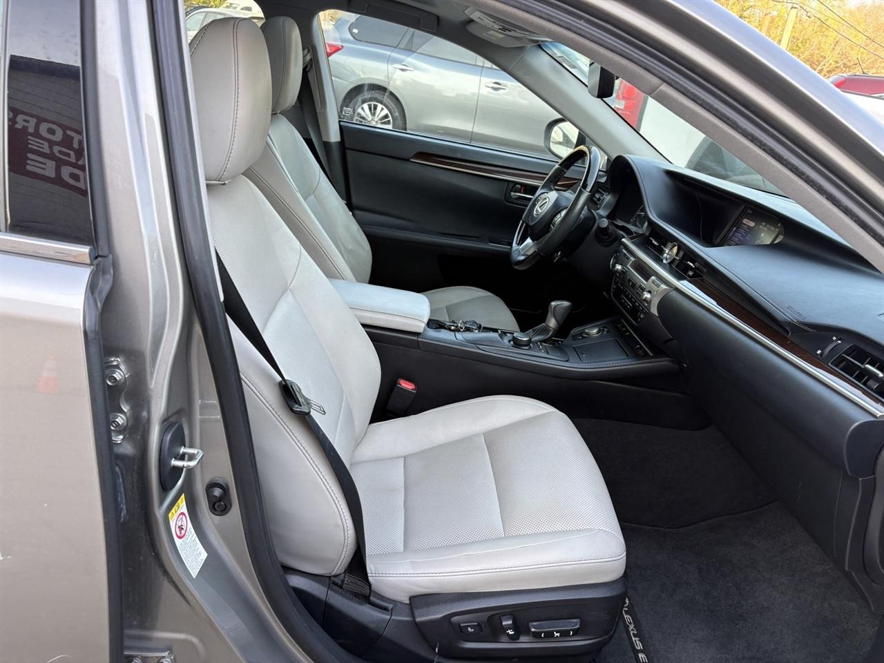 Lexus ES 350 Sedan 2017