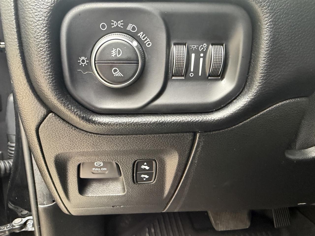 RAM 1500 Laramie Crew Cab SWB 4WD 2019