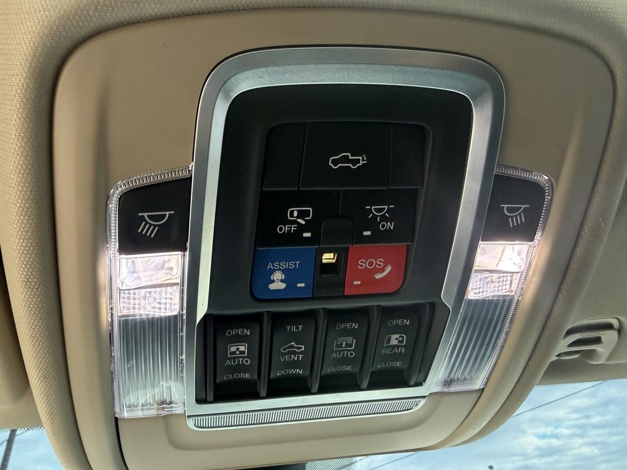 RAM 1500 Laramie Crew Cab SWB 4WD 2019