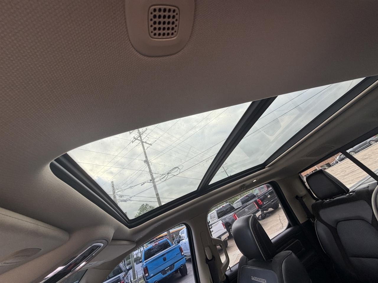 RAM 1500 Laramie Crew Cab SWB 4WD 2019