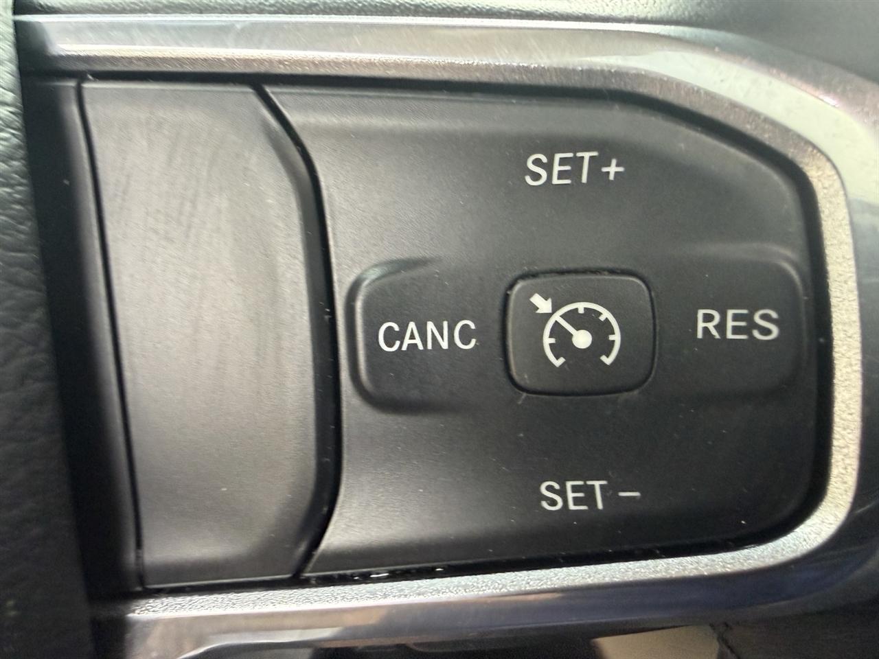 RAM 1500 Laramie Crew Cab SWB 4WD 2019