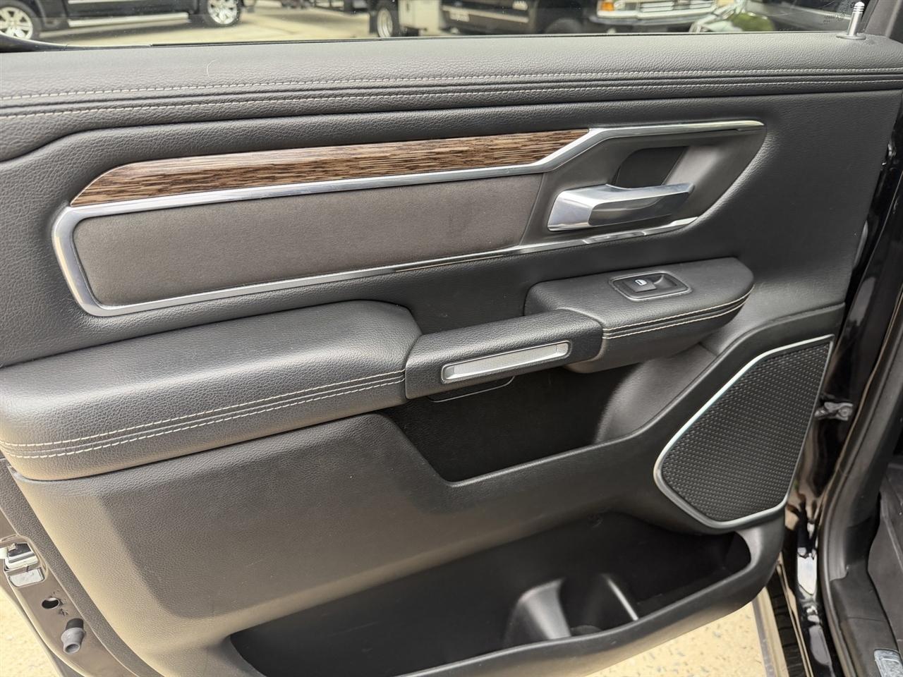 RAM 1500 Laramie Crew Cab SWB 4WD 2019