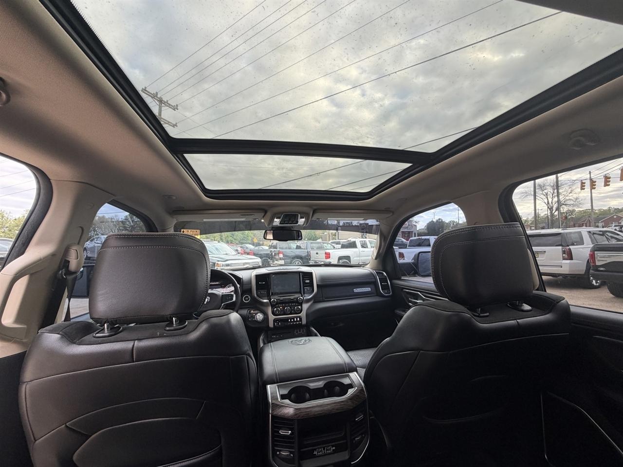 RAM 1500 Laramie Crew Cab SWB 4WD 2019