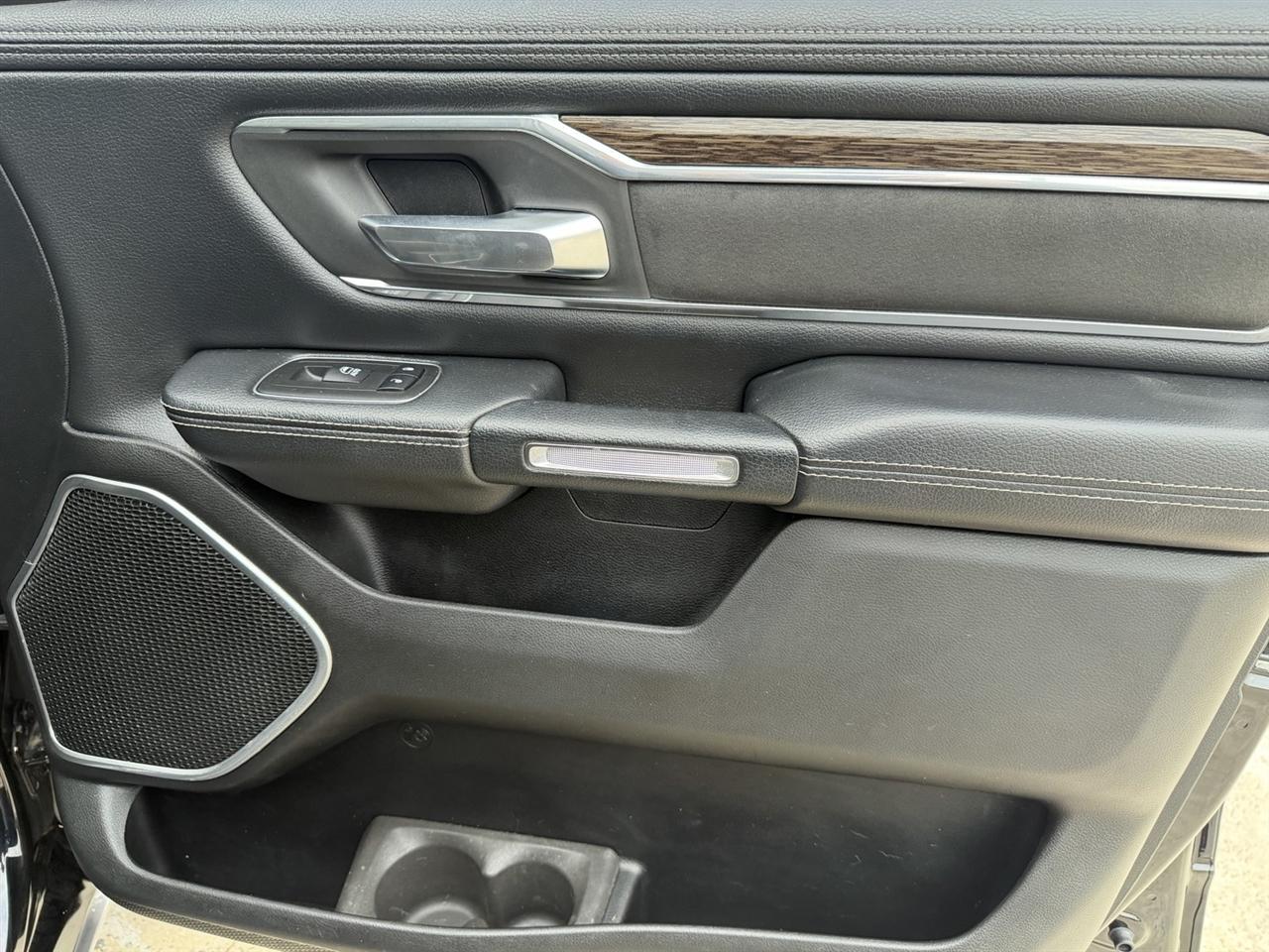 RAM 1500 Laramie Crew Cab SWB 4WD 2019