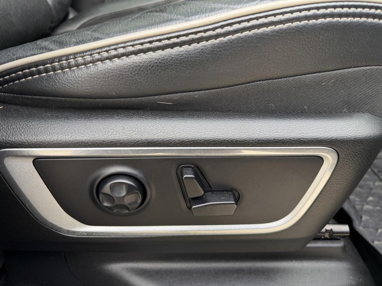 RAM 1500 Laramie Crew Cab SWB 4WD 2019