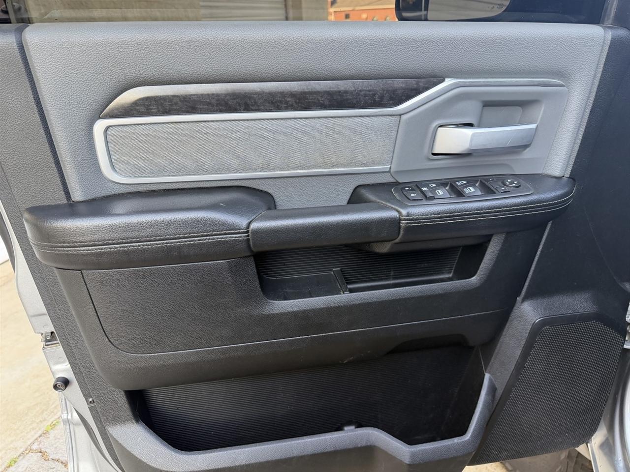 RAM 2500 Big Horn Crew Cab 4WD 2021