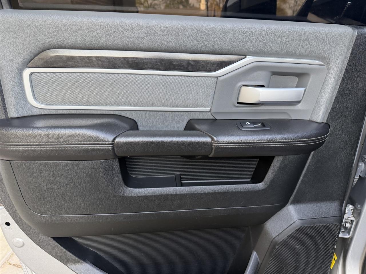 RAM 2500 Big Horn Crew Cab 4WD 2021