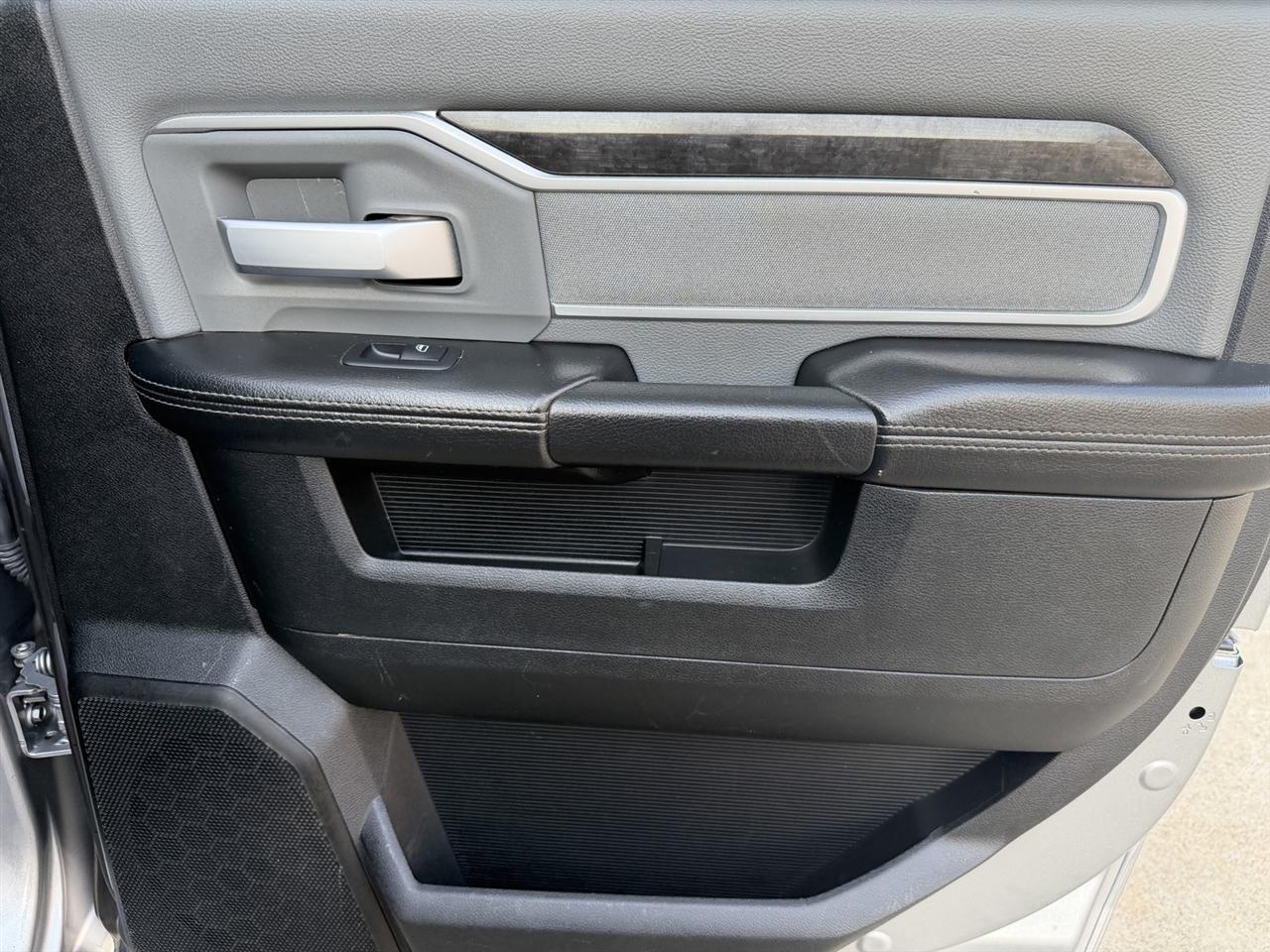 RAM 2500 Big Horn Crew Cab 4WD 2021