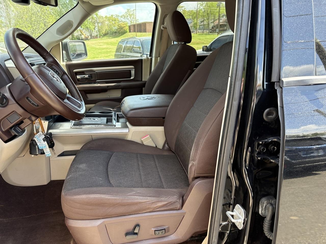 RAM 1500 4WD Crew Cab 140.5" Outdoorsman 2013