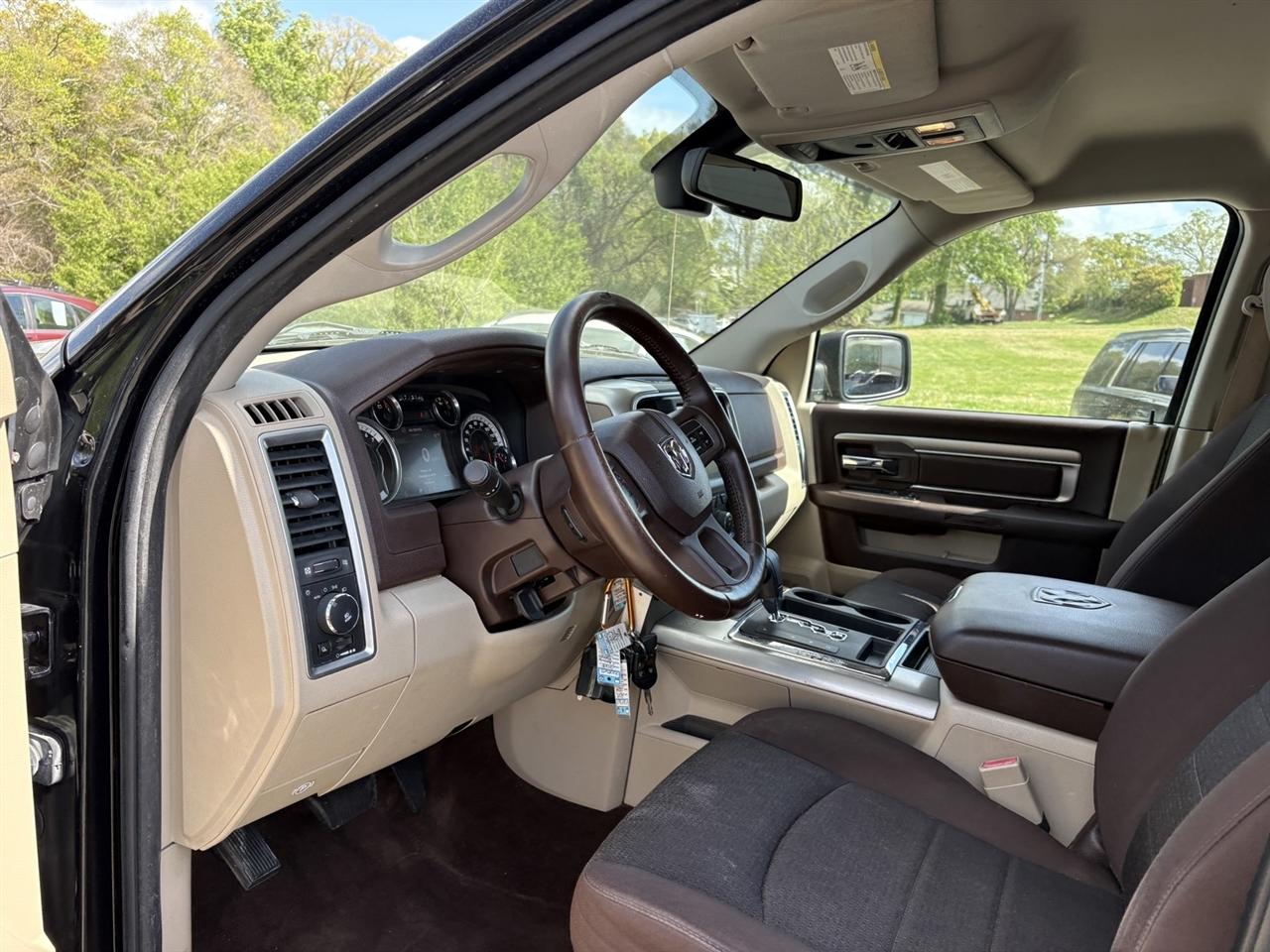 RAM 1500 4WD Crew Cab 140.5" Outdoorsman 2013