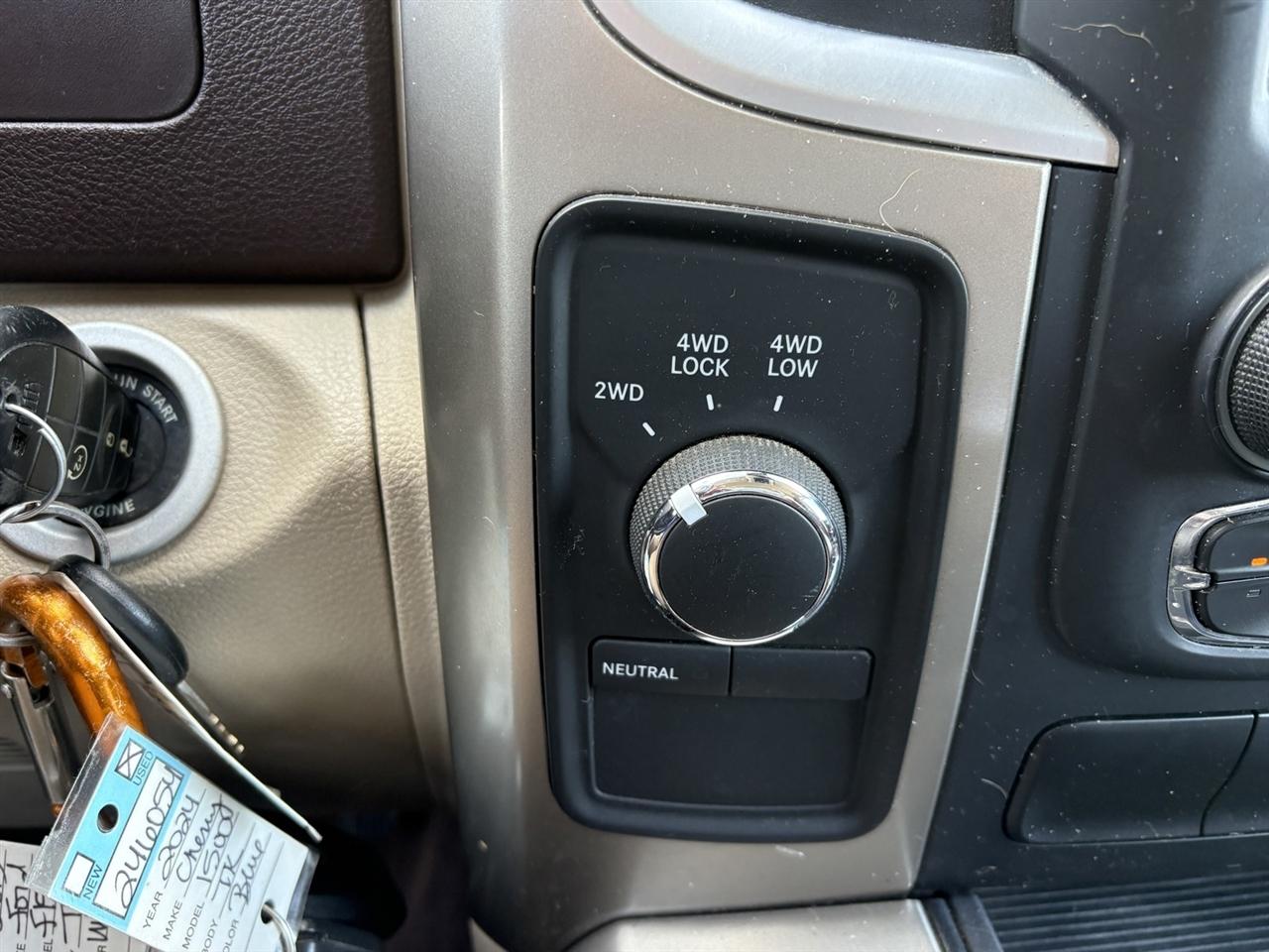 RAM 1500 4WD Crew Cab 140.5" Outdoorsman 2013