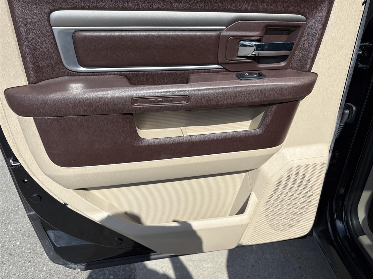 RAM 1500 4WD Crew Cab 140.5" Outdoorsman 2013